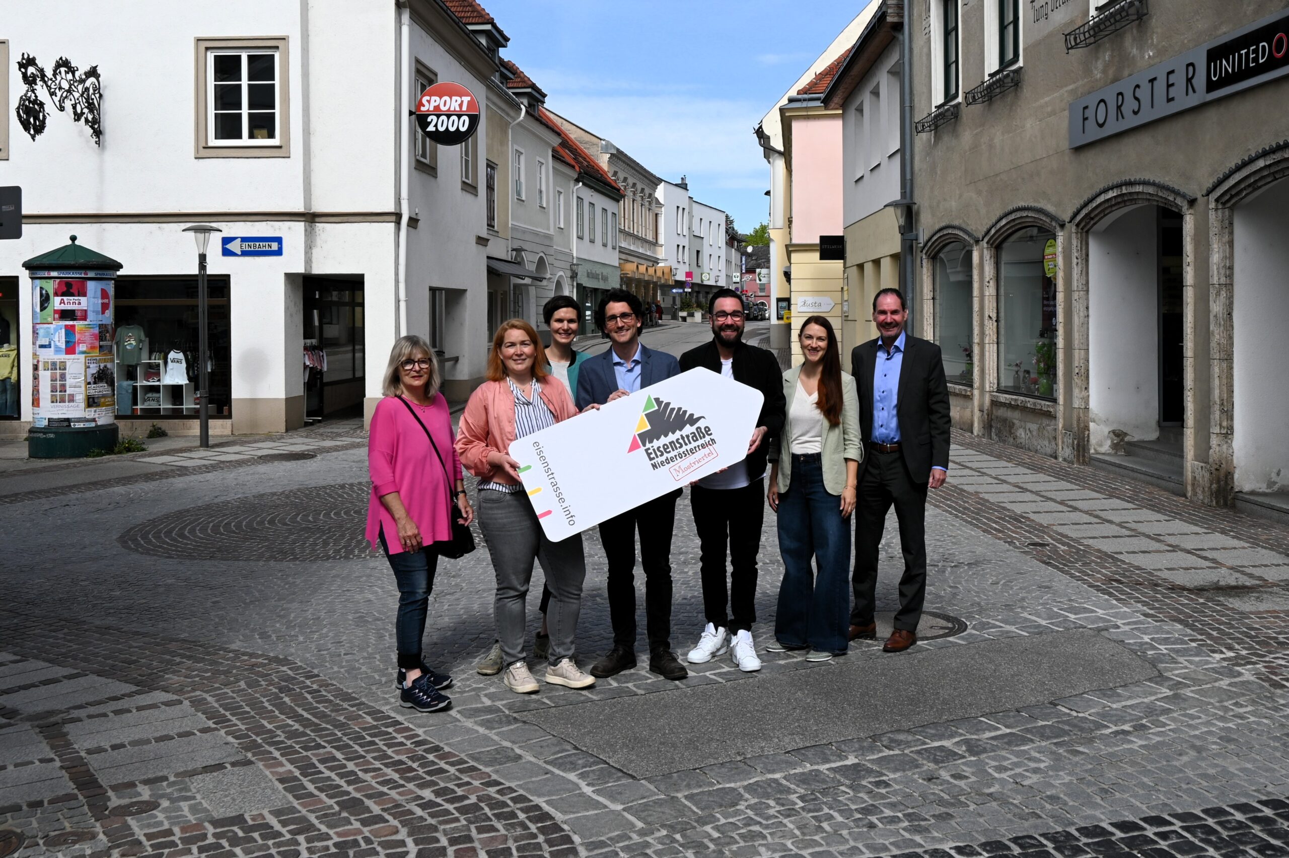 GR Christine Kladnik, Bettina Rehwald und Anna Janz (Eisenstraße Niederösterreich), BGM David Pöcksteiner, Philipp Pflügl, STR Barbara Schagerl, STR Martin Luger