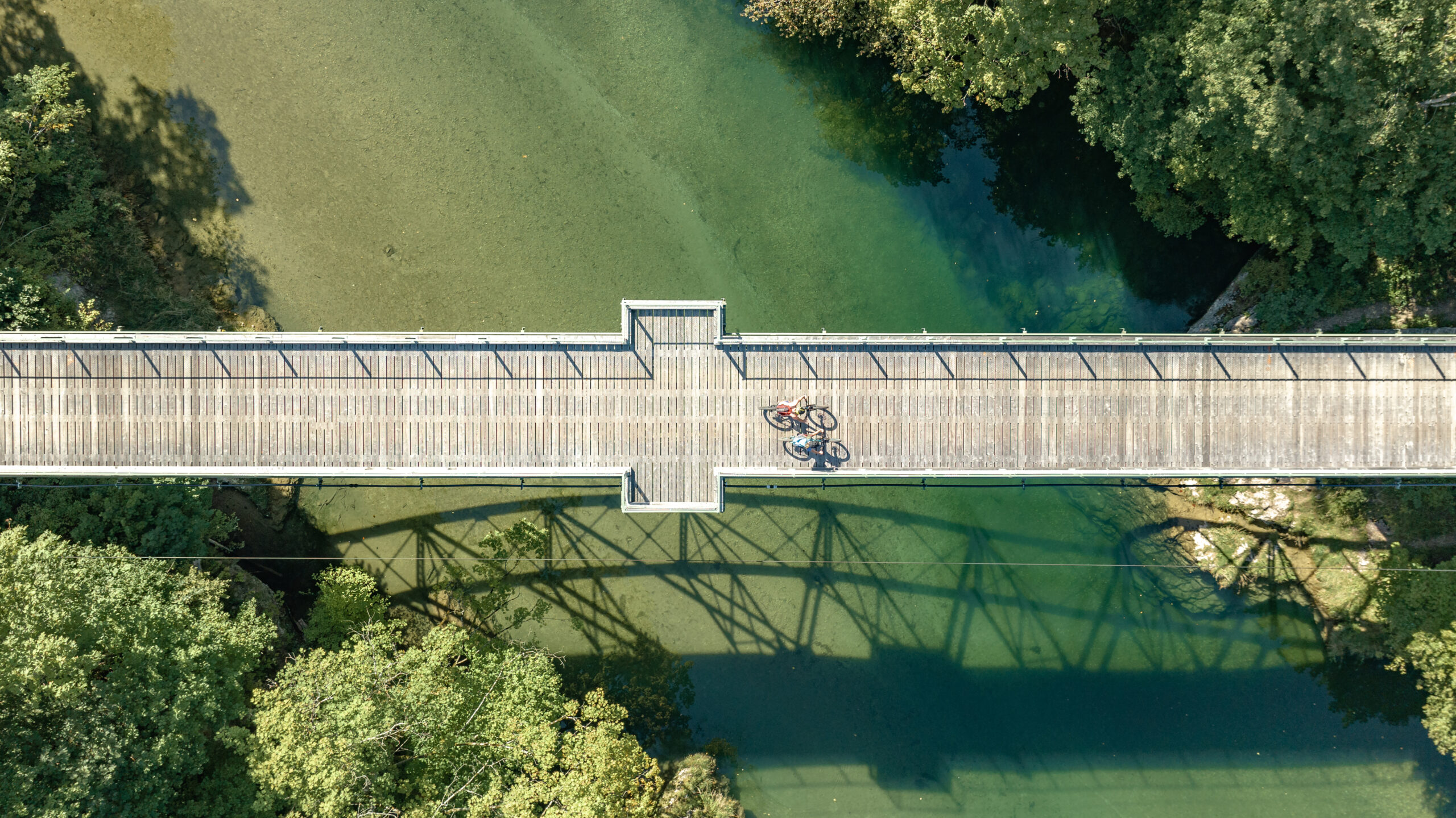 Brücke über die Ybbs mit Radfahrer