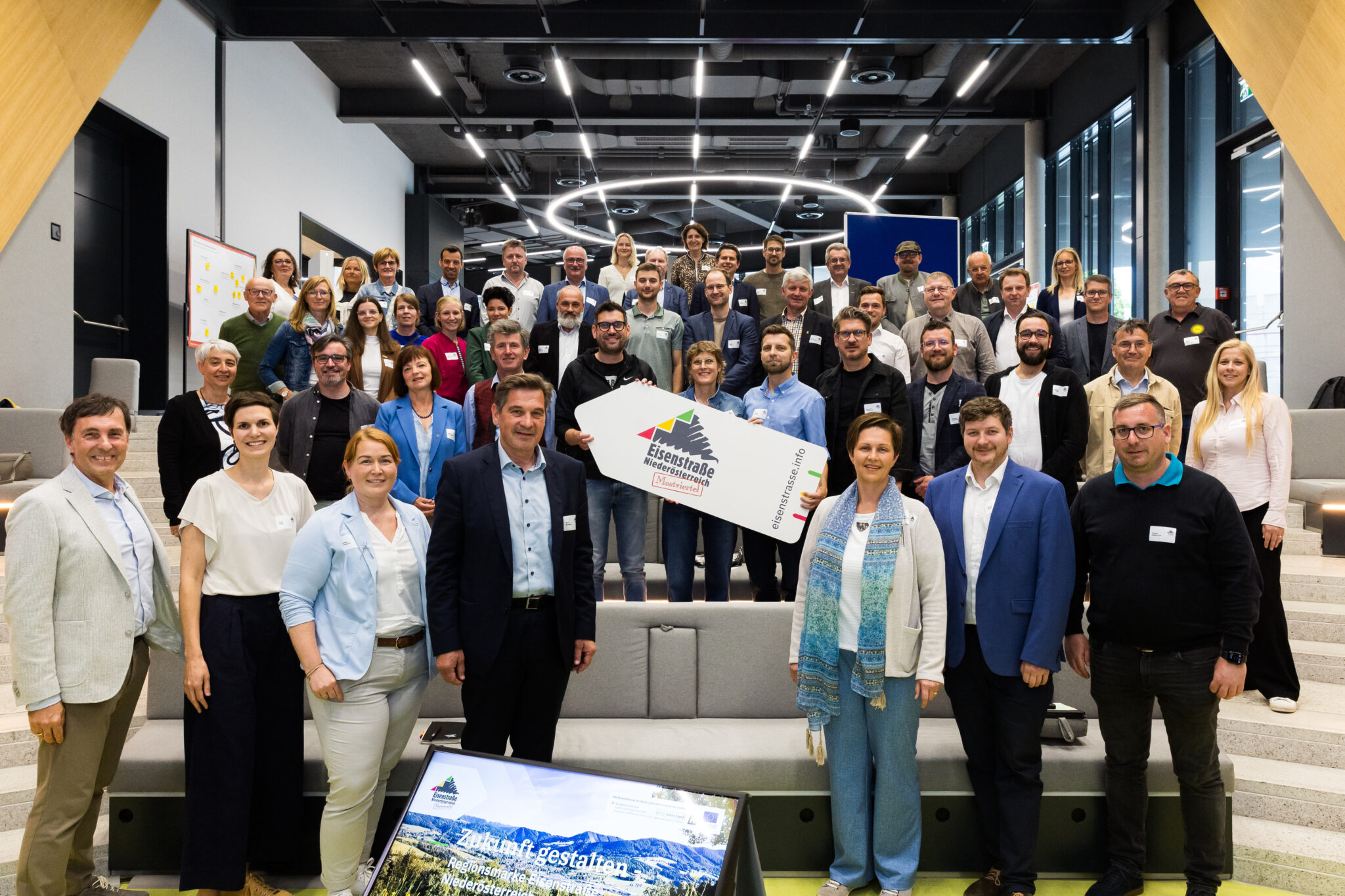 Die Teilnehmer:innen beim Regionsworkshop der Eisenstraße Niederösterreich im Begegnungstzentrum Welser Profile in Gresten