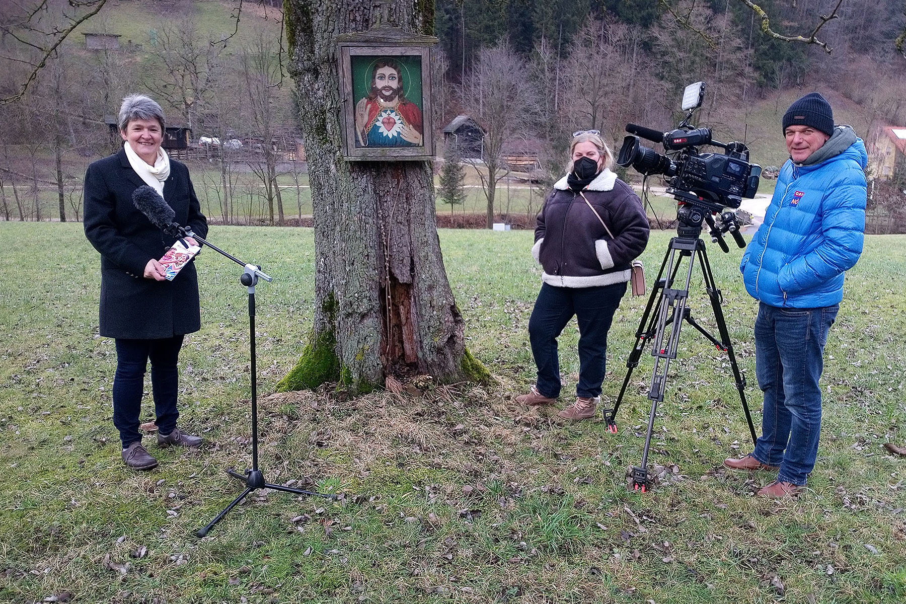 Leopoldine Adelsberger (l.), Sprecherin der BioRegion Eisenstraße, stellte das Kooperationsprojekt im ORF-Interview vor.