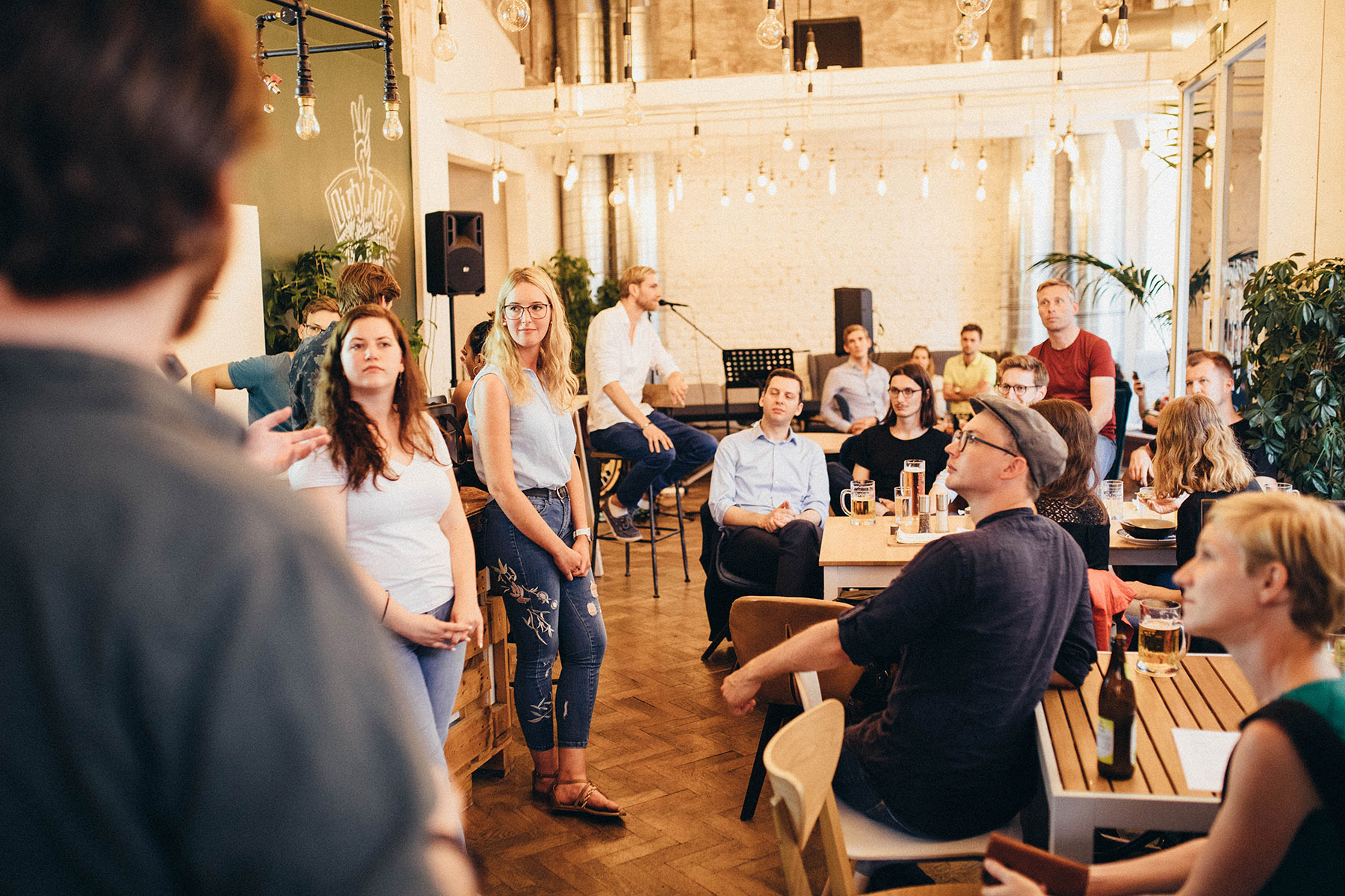 Zum siebenten Mal findet der „Mostviertel-in-Wien-Stammtisch“ der Eisenstraße-Initiative „Get the Most“ statt – am Donnerstag, 23. Februar, ist die Bibliothek der Arbeiterkammer Wien ab 18 Uhr Treffpunkt. Foto: Daniel Schalhas/inshot.at