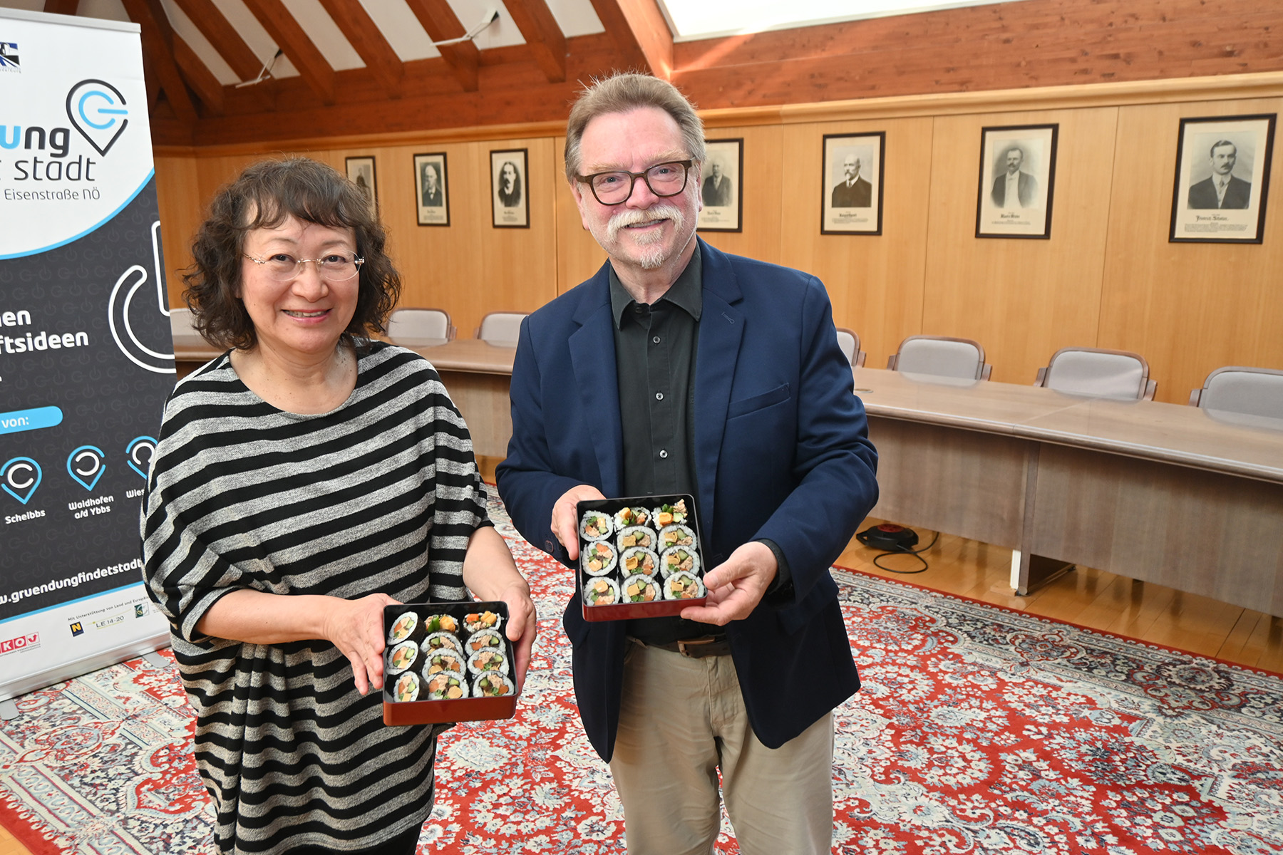 Midori Distelberger und Ehemann Johannes Distelberger überraschten die Jurymitglieder im Rathaus Purgstall mit einer Kostprobe.