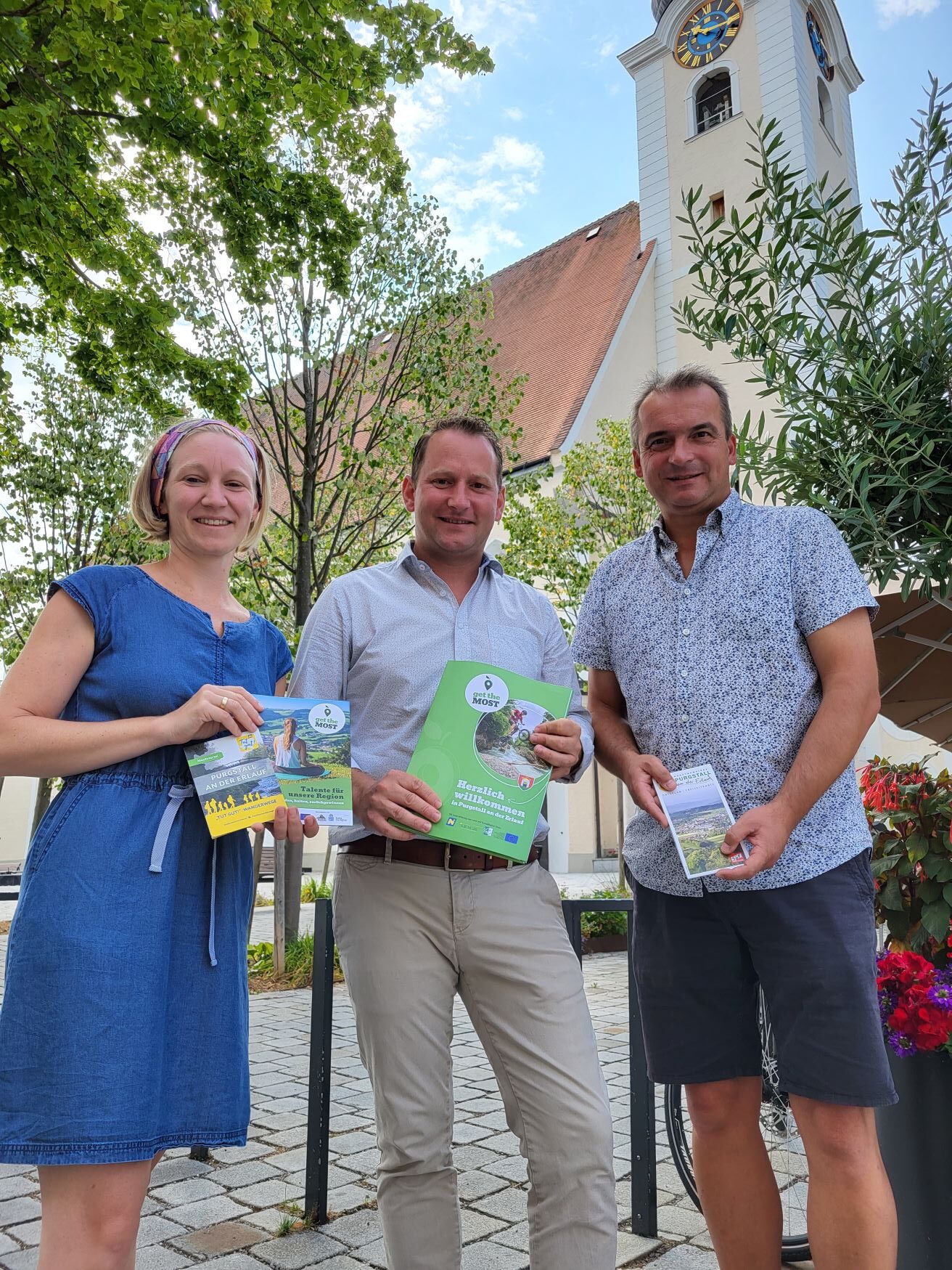 Laden sehr herzlich zum Ortsspaziergang für Neubürger am Mittwoch, 30. August in Purgstall ein: Eisenstraße-Projektleiterin Margit Fuchsluger, Bürgermeister Harald Riemer und Vizebürgermeister Erik Hofreiter (v.l.).